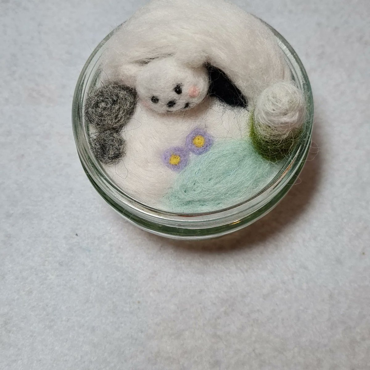 fullerfelts's tweet photo. Patrica the polar bear. She loves her little cosy cave. 
#needlefelting #craft #felt #polarbear #Bears #cute #snow #nature #trees #handmade #glass #patrica #crafting #create #creativity #imagination #cold #sweet https://t.co/BqeeQyZE1s