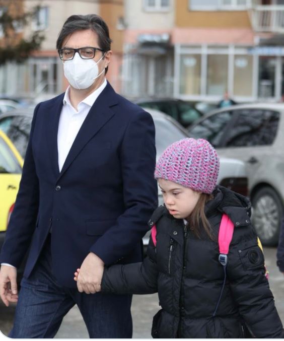 RickWarren's tweet image. We need Servant Leaders like this!
In North Macedonia, an 11 yr old girl with Down syndrome was bullied by classmates and removed from class when other kid’s parents complained about her. So the nation's President traveled to her city and personally escorted her to school!