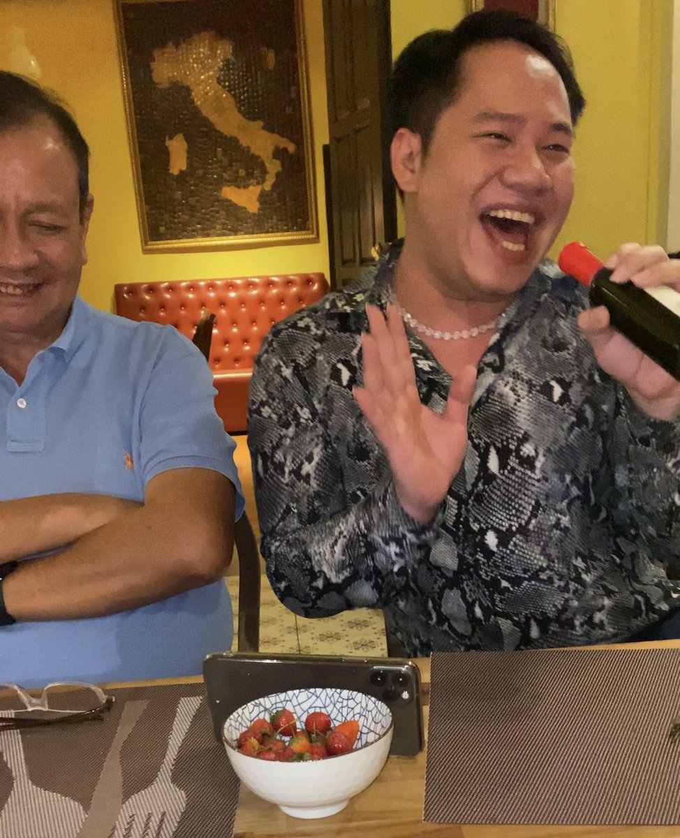 Ananbouapha's tweet photo. Warmest birthday of Madame Mone - owner of Opera restaurant - business partner of my uncle cousin Oudeth Souvannavong - President of Lao National Chamber of Commerce (LNCCI) & Special Envoy of Prime Minister of Laos.
So happy to see everyone had a blast 😘
#SingingQueen 😝 https://t.co/A1diimdvNb
