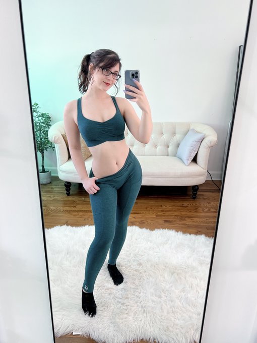 Say hi if you see this ❤️  Btw my premium ⭕️F is 30% off right now 🥰 https://t.co/vhs4L4Z5KL
