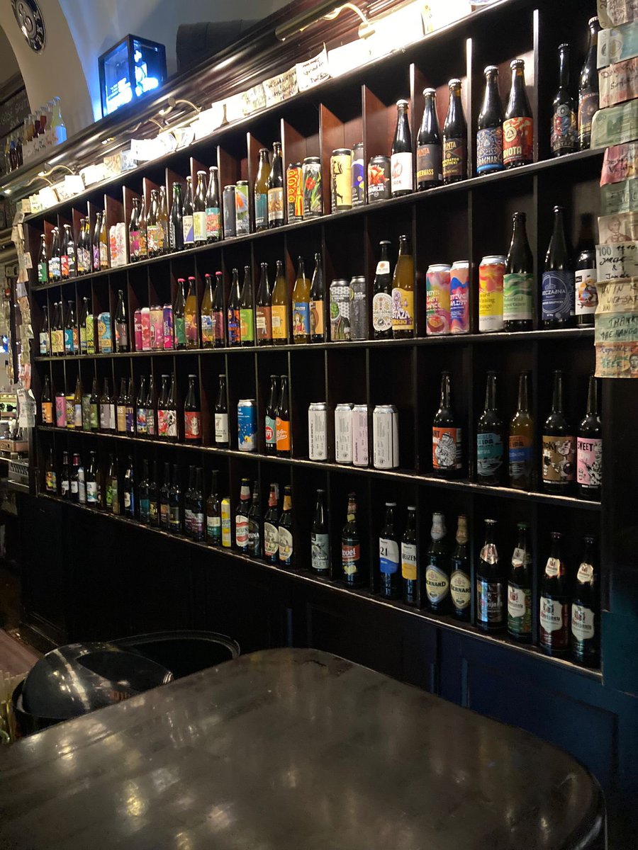 zangerhenkjan's tweet photo. Speciaalbier... dat is pas een hobby ! Dat komt hier in Krakau fantastisch goed uit ! 😍🍺 #Houseofbeer https://t.co/J21dMgPvyl