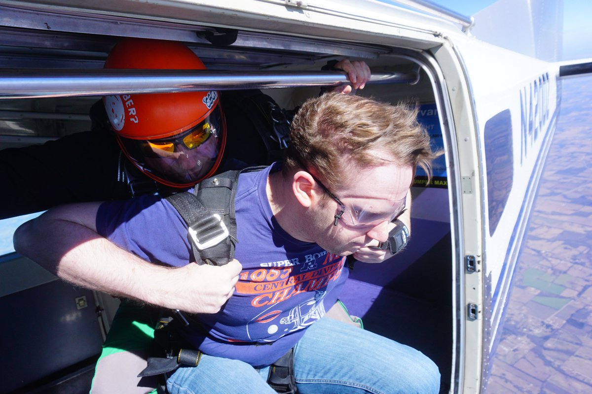 JeffreyEngineer's tweet photo. Today, my pop turns 70! To celebrate, he skydived out of a plane!

So naturally, I joined him! https://t.co/sg2Q2WbJfO