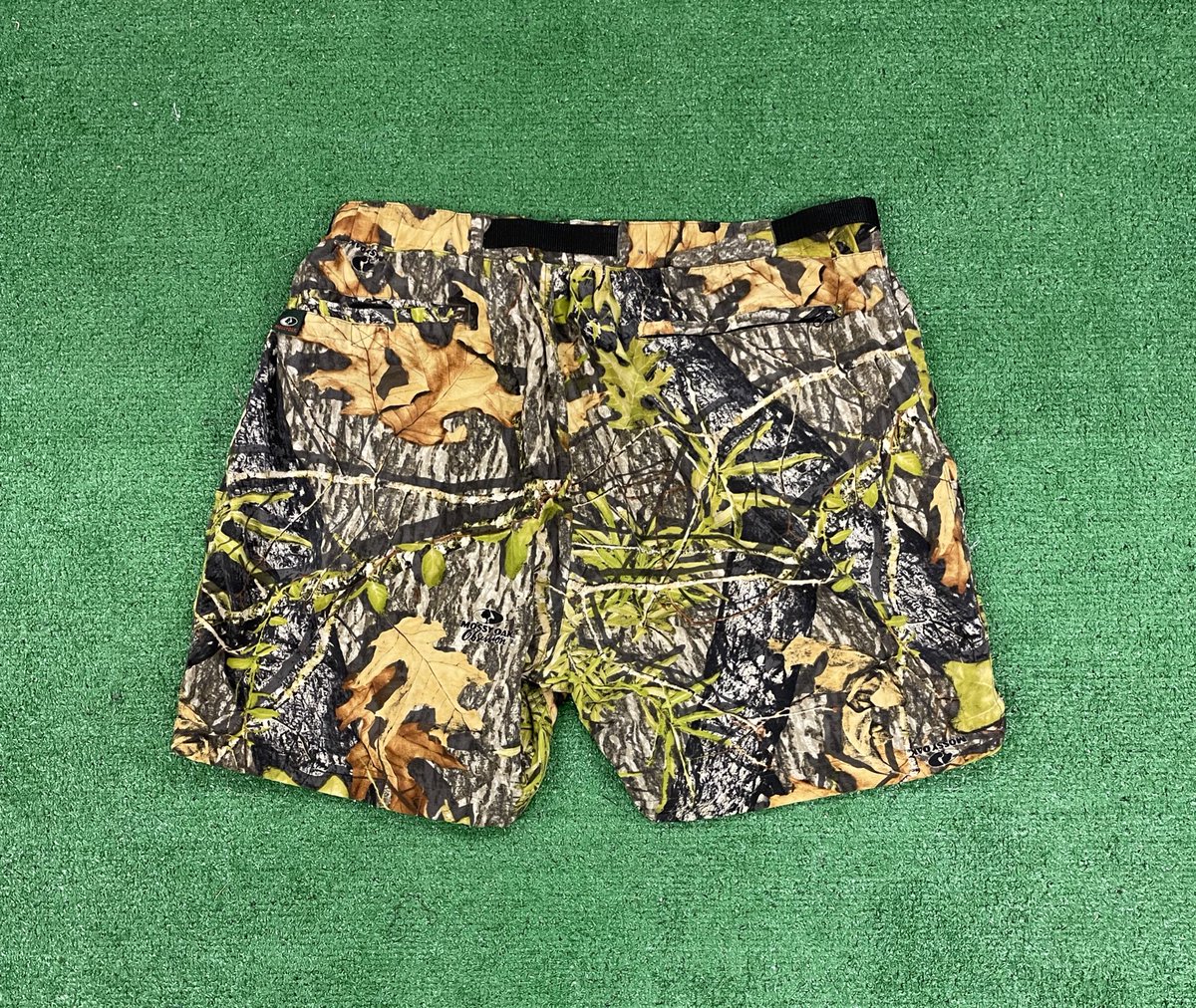 VisualsNola's tweet photo. I’ll be uploading different fits  
All Available For Purchase 

-Early 2000’s Michigan State Hoodie
-Iron Maiden T-shirt from 2007 
-Camo nylon shorts 
-New Balance 550 https://t.co/JDowWTTJ1u