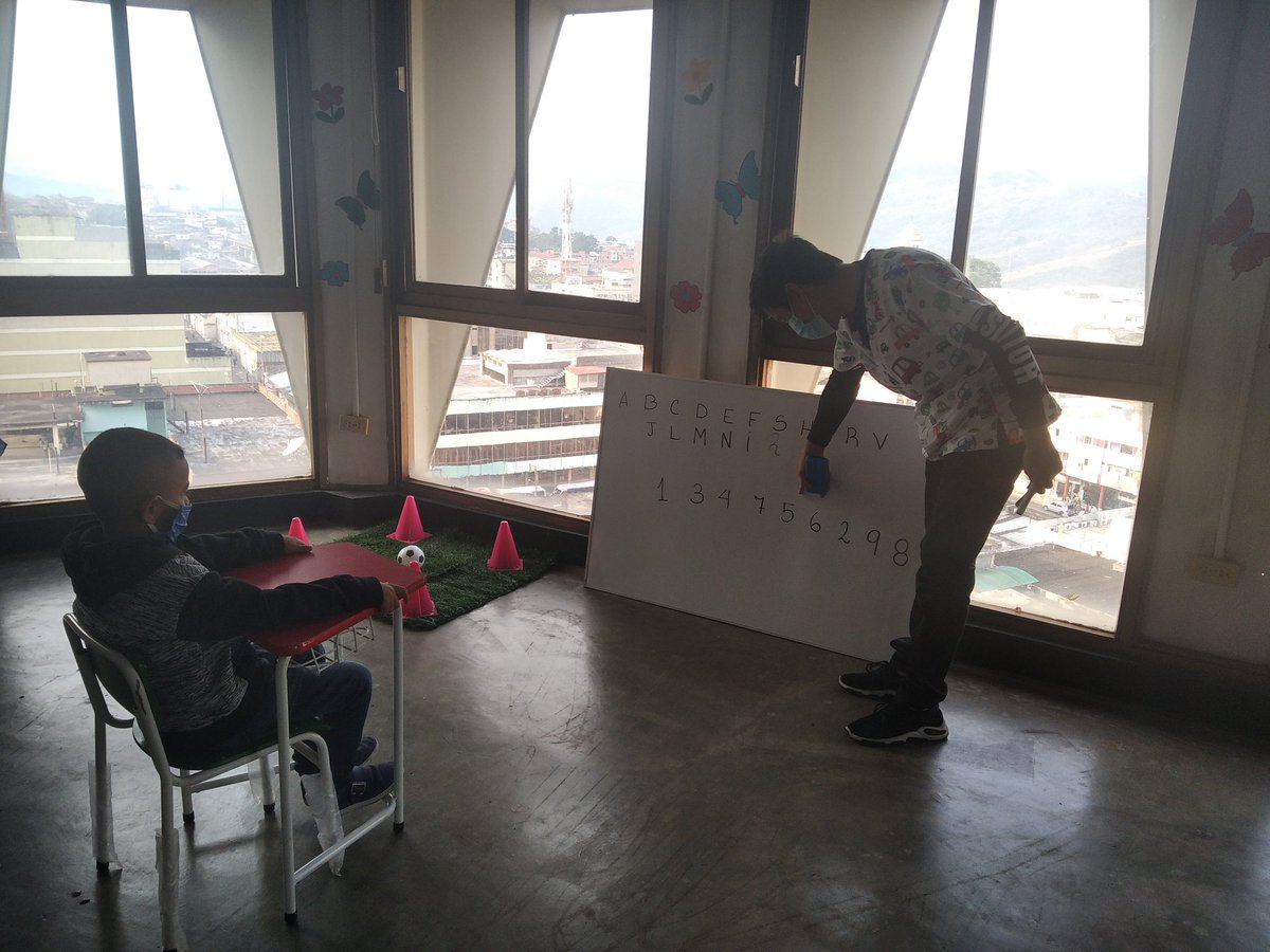 TachiraMjgh's tweet photo. Impulsando el programa de orientación y familia terapia de lenguaje @NicolasMaduro @FreddyBernal @sramirez_fp @KaremDeBernal https://t.co/rlrbb7AfH0
