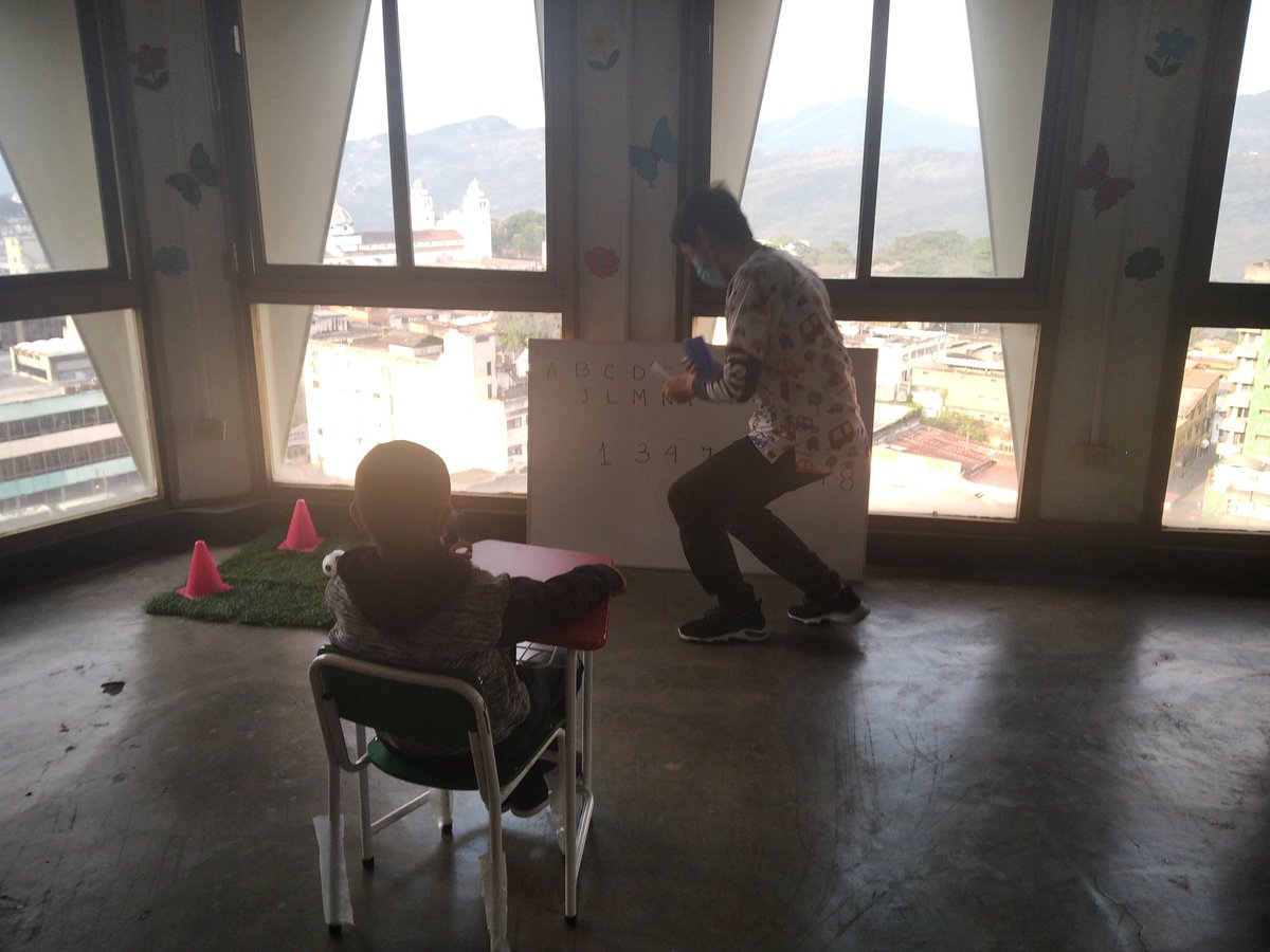 TachiraMjgh's tweet photo. Impulsando el programa de orientación y familia terapia de lenguaje @NicolasMaduro @FreddyBernal @sramirez_fp @KaremDeBernal https://t.co/rlrbb7AfH0