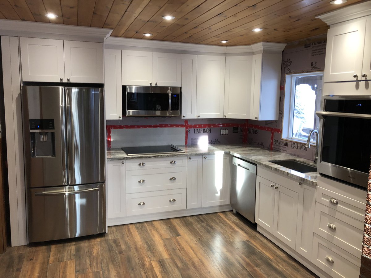 HuntHandi's tweet image. Kitchen makeover in progress - cupboards are from Nelson Cabinetry