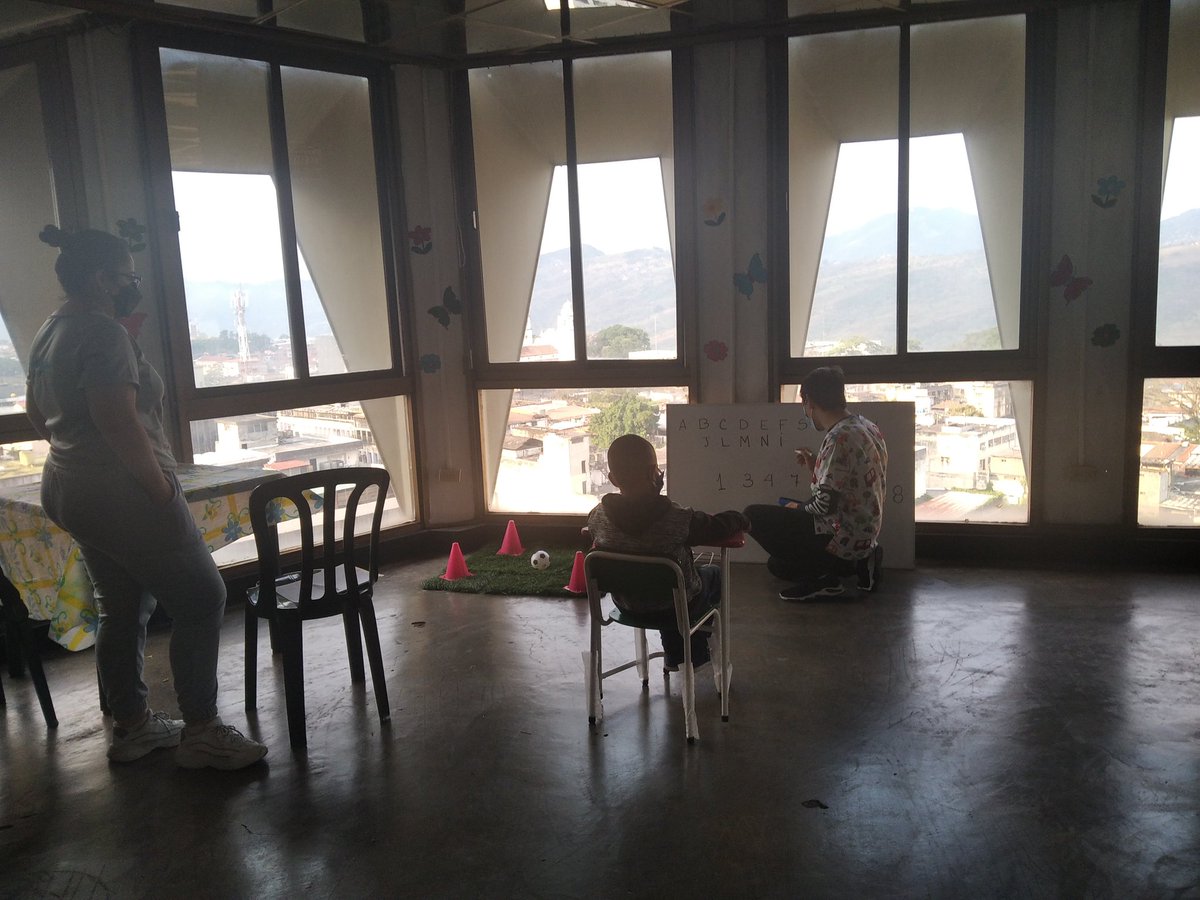 Impulsando el programa de orientación y familia terapia de lenguaje <a href="/NicolasMaduro/">Nicolás Maduro</a> <a href="/FreddyBernal/">Freddy Bernal</a> <a href="/sramirez_fp/">Soraida Ramirez</a> <a href="/KaremDeBernal/">Karem Durán de Bernal</a>