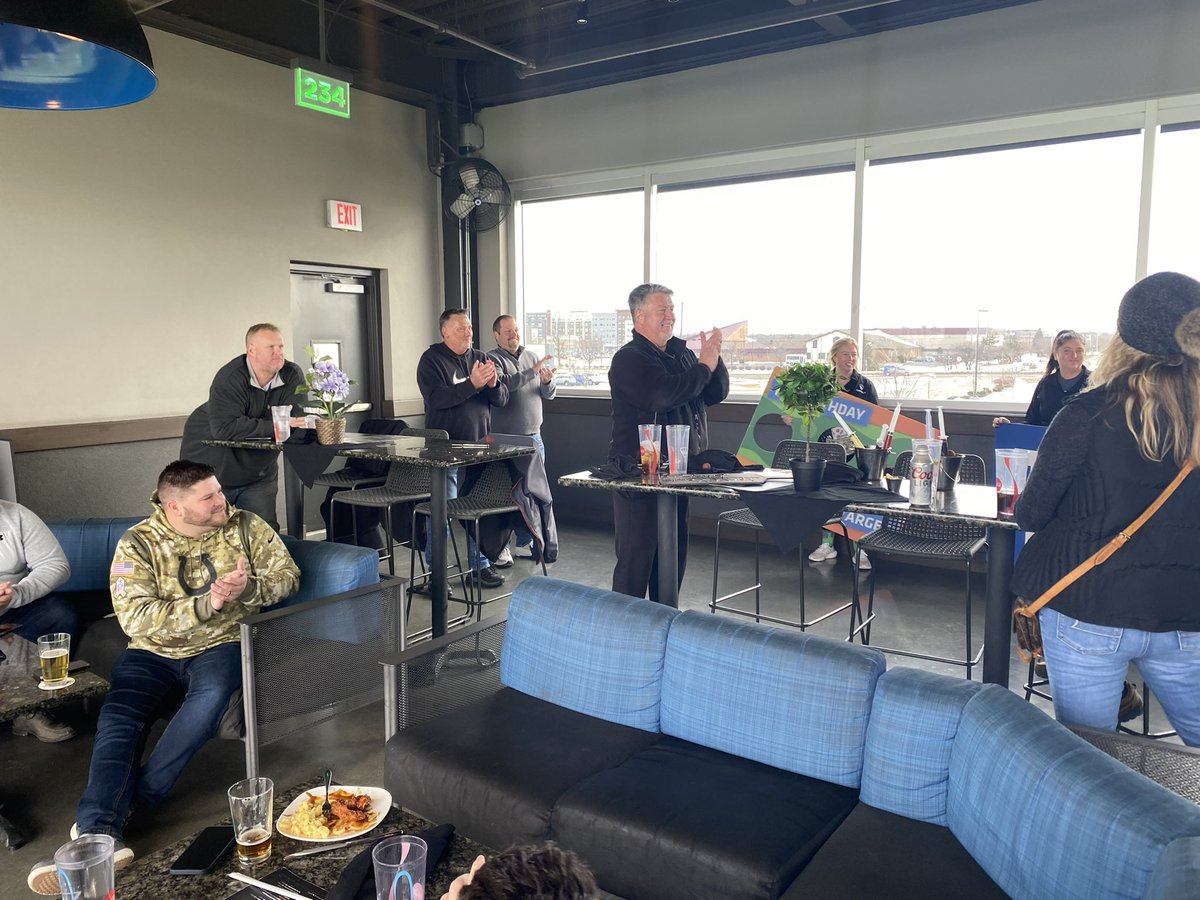 HowardCompanies's tweet image. Our Sales Team wrapped up and debriefed the 2021 season at Top Golf this week and are getting ready to tee it up for a successful 2022! 

They also celebrated Chris Harding’s work anniversary and Tim Walker’s birthday! 🎉