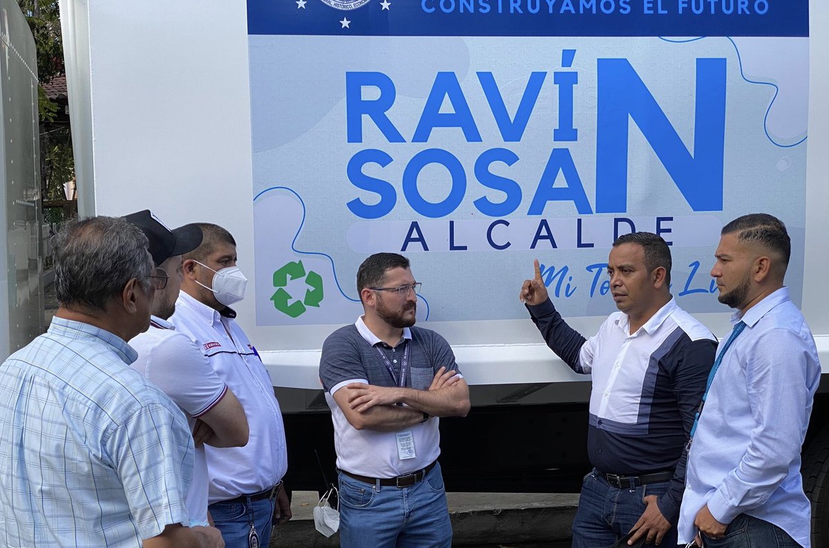 RavinSosa's tweet photo. Recibí el primer camión compactador nuevo, con un valor de $149,854.50, adquirido a solo 9 meses de iniciada mi gestión municipal.

Me llena de satisfacción cumplirle a la población una de las promesas realizadas en campaña.

#VamosPorElCaminoCorrecto. https://t.co/H4Mbv5UmQ8