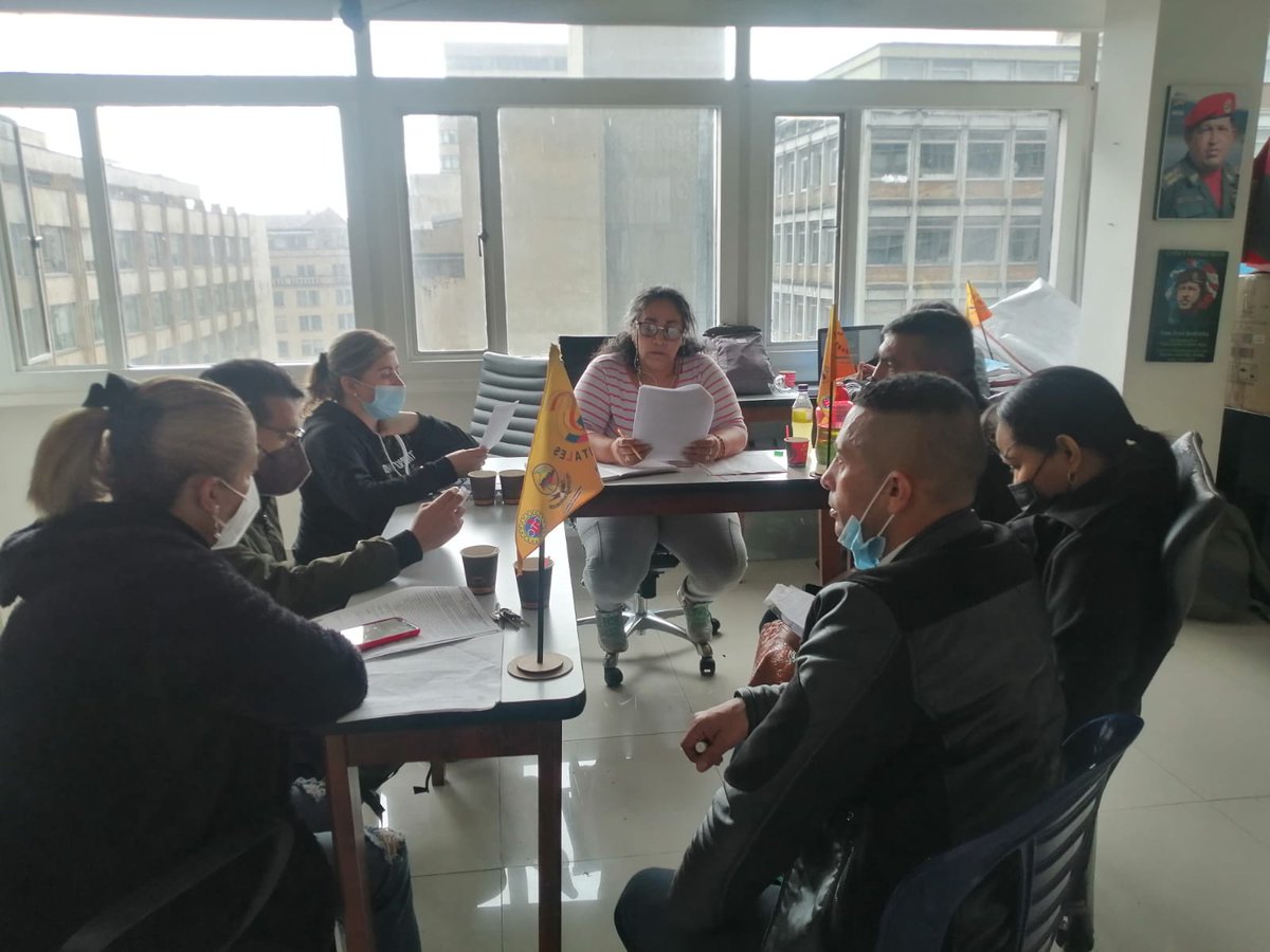 Sintradistrita1's tweet photo. Construyendo pliego de peticiones 2022. Secretaría de  Integración Social. 
A pesar de los incumplimientos seguimos insistiendo y luchando por mejores condiciones laborales. Cuando las Administraciones presionan a los trabajadores, la acción sindical es más que necesaria. https://t.co/Ok5URKFTrF