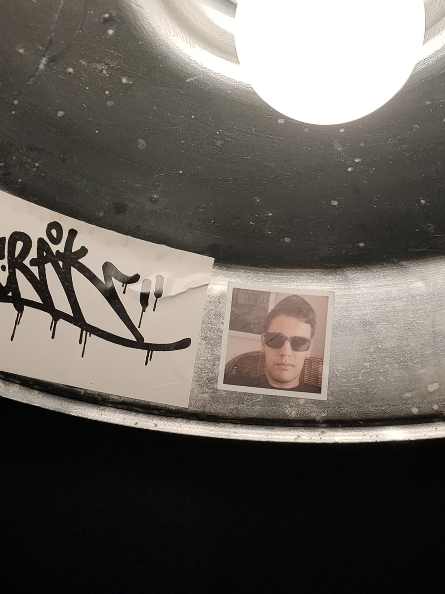 IdkKeru's tweet photo. Hemos encontrado un Easter egg en La Cueva del Jazz 👀 https://t.co/CwEOnRKm0L