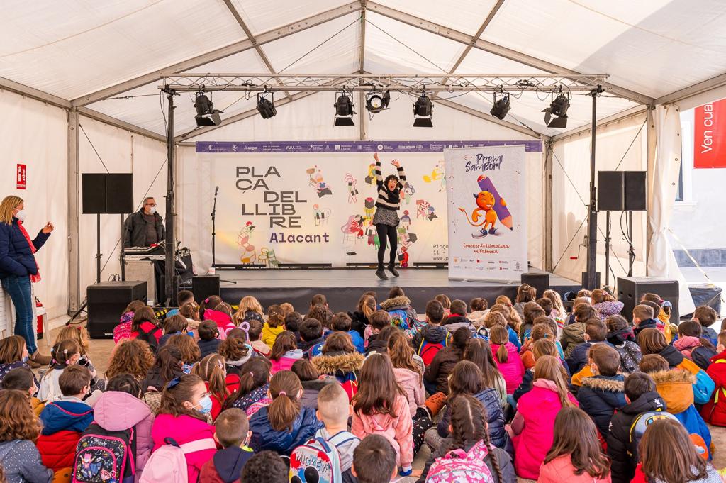 placadelllibre's tweet photo. 👓Llig totes les novetats sobre la 6ª Plaça del Llibre d' #Alacant 👇👇👇https://t.co/Nzw2Z6Hp0T 

Estarem tot el cap de setmana a la Plaça Sèneca, vos esperem!🤗 https://t.co/O2EKTQQjre