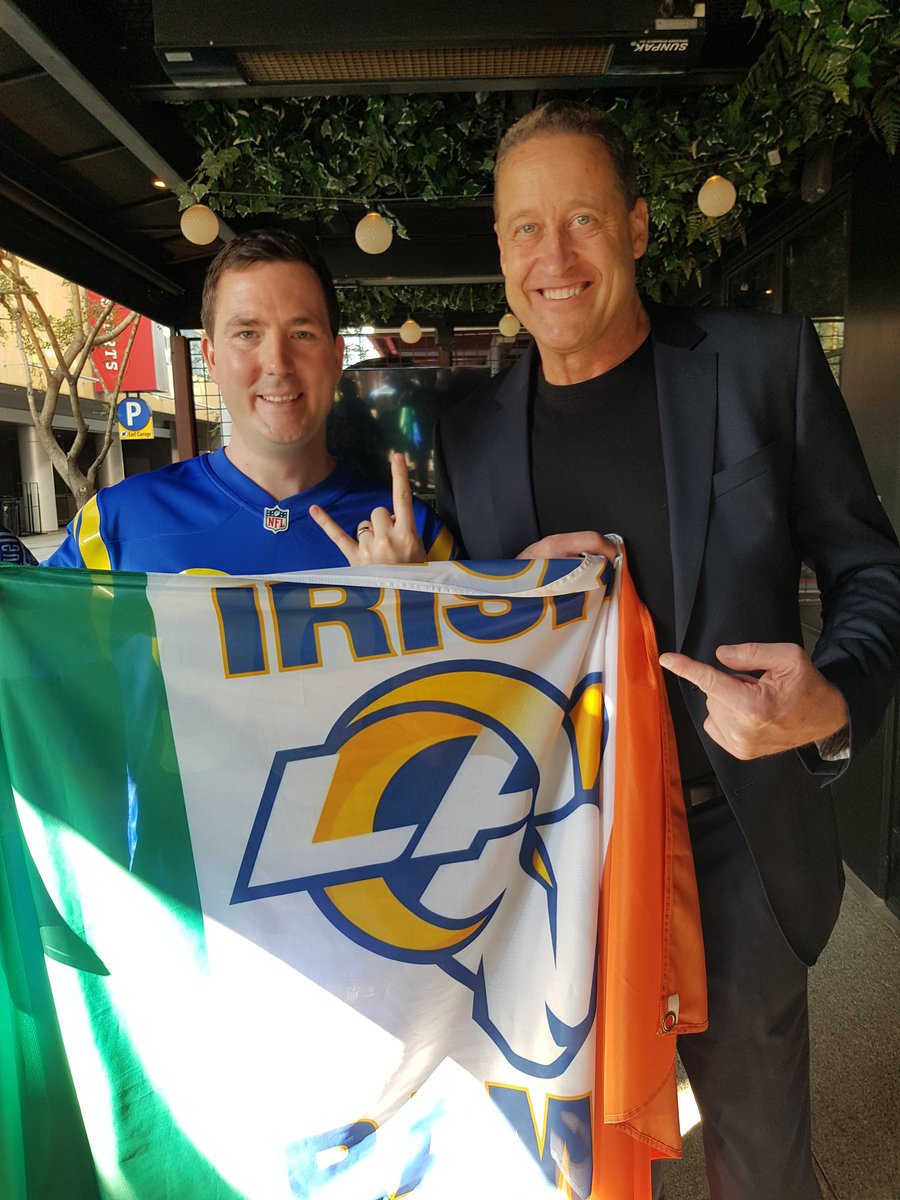 Aar_mor's tweet photo. Just me with the man...the legend @jimeverett 💙💛

Thanks for your time Jim 🤘

Let's Go Rams!

@TouchdownTrips
@LARams_UK @IreNFL

#Legend #RamsHouse #Ramily #SuperBowl #IrishRam🐏 #KTLA https://t.co/2GLbNRoalO