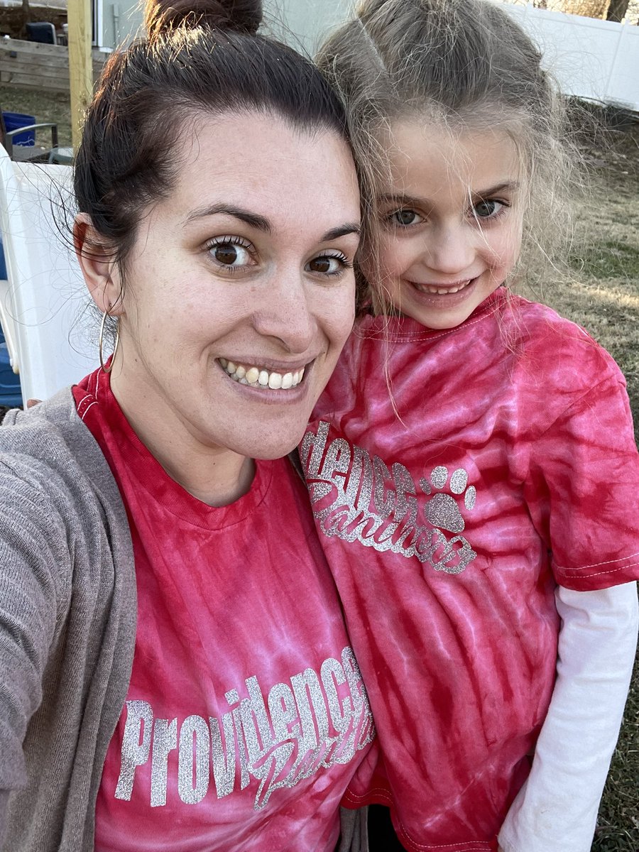 MrsMcConnell3's tweet photo. ❤️ Favorite part of working at the same school as my big girl…Matching #spiritwear 🎉@ProvidenceES https://t.co/ACWsUCYP7D