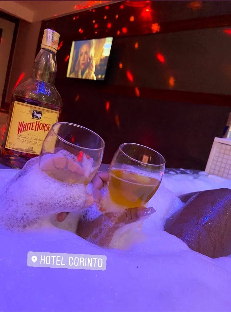 isxxmotel's tweet photo. Aquele bora "vamos ali" que eu tô precisando 🔥🏩🥵 https://t.co/vcMBwhFvy5
