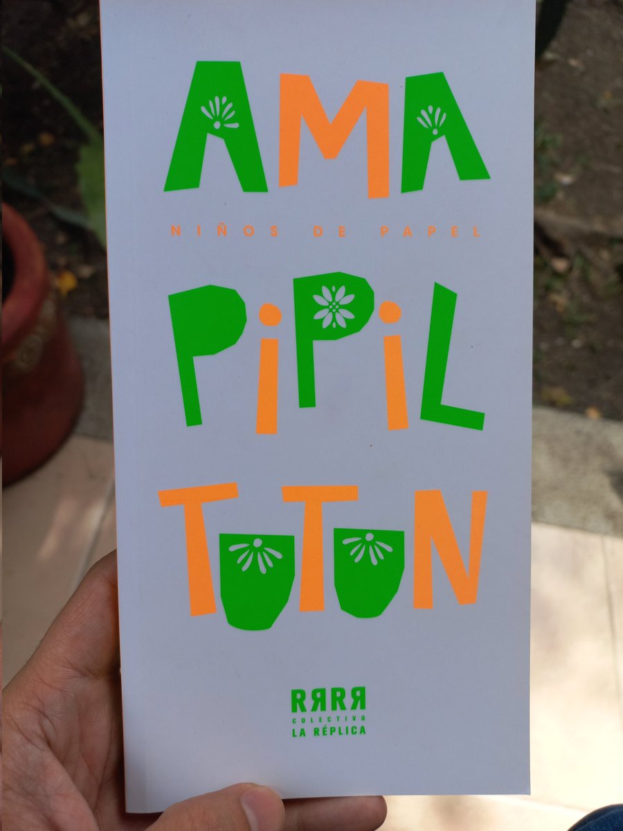 RobertoAbad's tweet photo. Quiero hablarles de Amapipiltutun, una hermosa guía para hacer objetos de papel, como un papalote. Viene traducido al náhuatl, y las tintas de impresión fueron elegidas por niños de la comunidad de Milpa Alta. Es un proyecto de la ilustradora Mariana Avilés y colectivo La réplica https://t.co/Pl1XqEOuHD