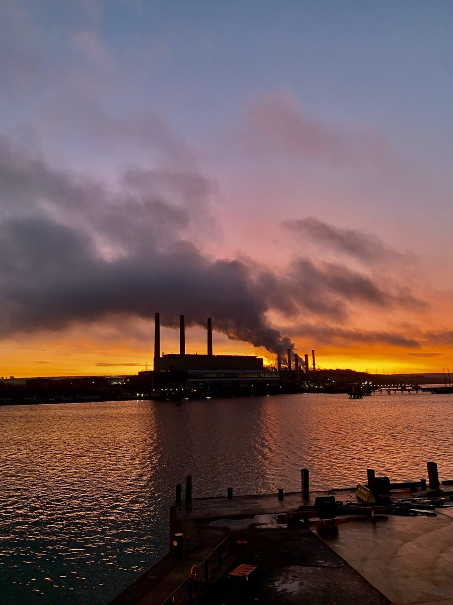 johnpaultopping's tweet photo. Sun rise this morning #larneharbour #ballylumford https://t.co/4Z8W67k7eG