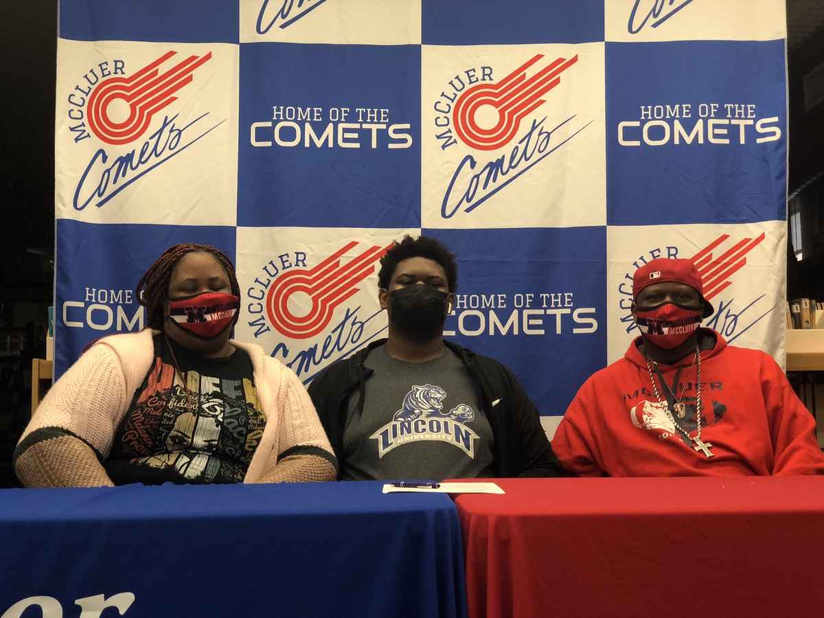 Student spotlight:

Let’s all celebrate Tre’Marr Willis!! He is a decorated 4 year, multi-sport student athlete who achieved a 3.1 GPA last semester. Today, he signed his NLI to play with @BlueTigerFB amongst his family. #CometPride #Always22