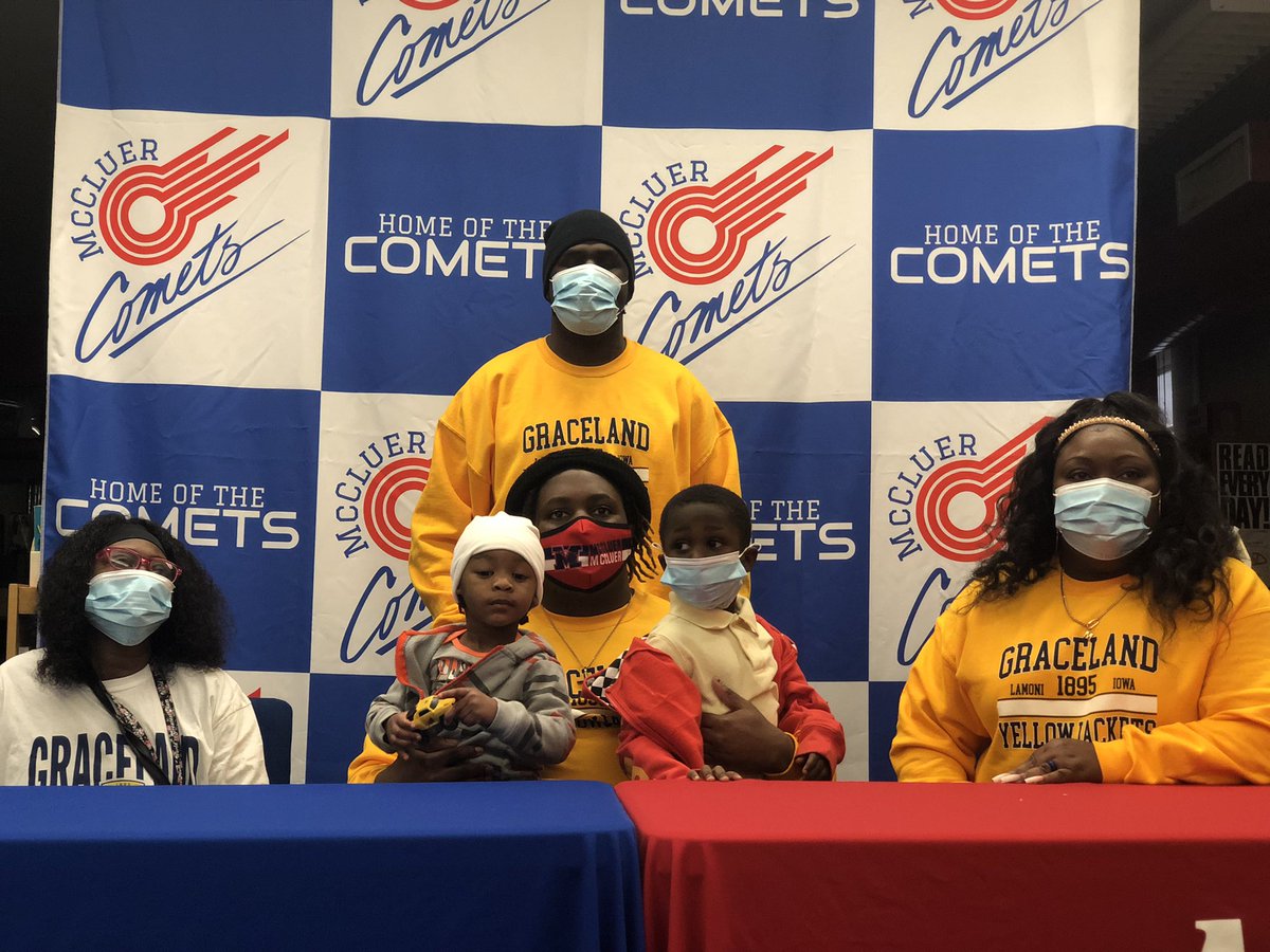 Student spotlight:

Let’s all celebrate Terry Washington!! He is a determined 4 yr, 3 sport student athlete with a 3.2 GPA who also worked a part time job. Today, he signed his NLI to play with <a href="/GracelandFB/">Graceland Football</a> accompanied by his family. #CometPride #Always22