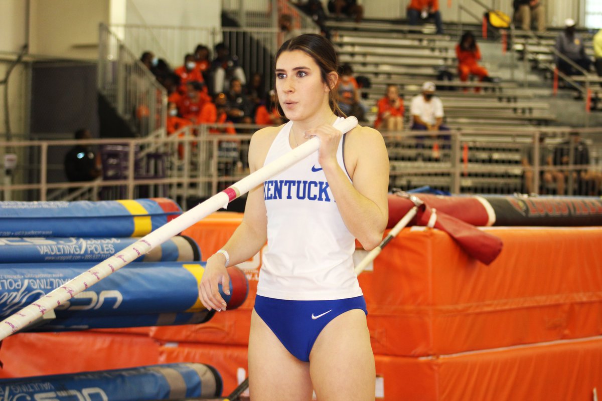 .<a href="/Siobhanszer/">Siobhan Szerencsits</a> earned a personal best and placed second in the women's seeded pole vault with a vault of 14'2.75"/4.34m!

#UKTF