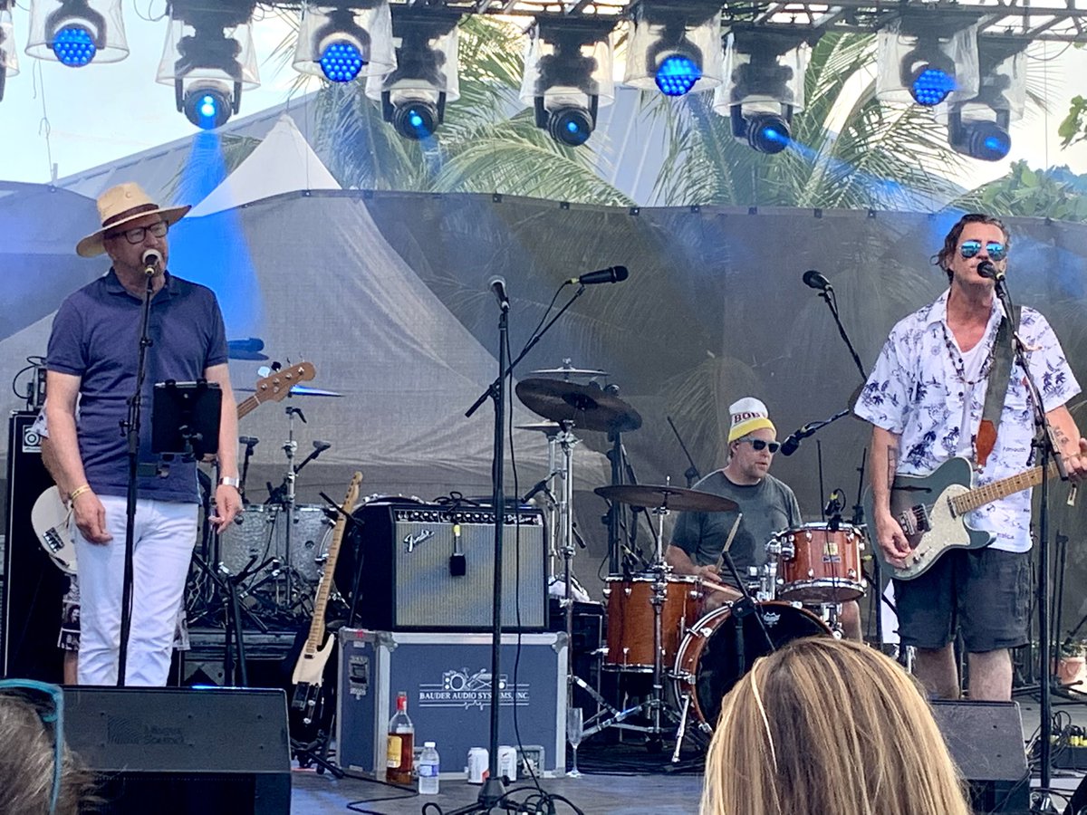 azpeacemakers's tweet photo. “Maybe We Should Fall in Love” with Hazel Miller (the answer is yes!), and “Suckerpunch” with David Lowery. Another great day in Jamaica! 🇯🇲
#rockinthereef #livemusic #rcpm #hazelmiller @davidclowery @TheBandCracker https://t.co/RP9VP4Ydm5