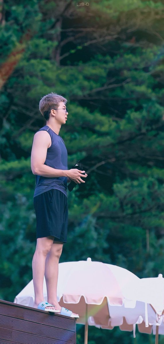 namjoonstanding's tweet photo. #RM #KIMNAMJOON https://t.co/fFC4TxeLDf