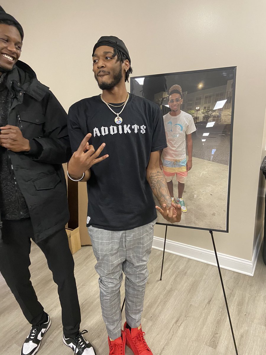 1duka4's tweet photo. We gon always go up fa you shorty ofnn , until we meet again big bro i love yo therm ass you fucked me up frfr got me crying in front of mfs it’s THAT when we meet again 😭 #LongLiveKT❤️🖤🕊  #LongLiveCaptianKizzy🖤❤️ #LongLiveAllDaGuys🕊🤍 https://t.co/4VWCkv947D