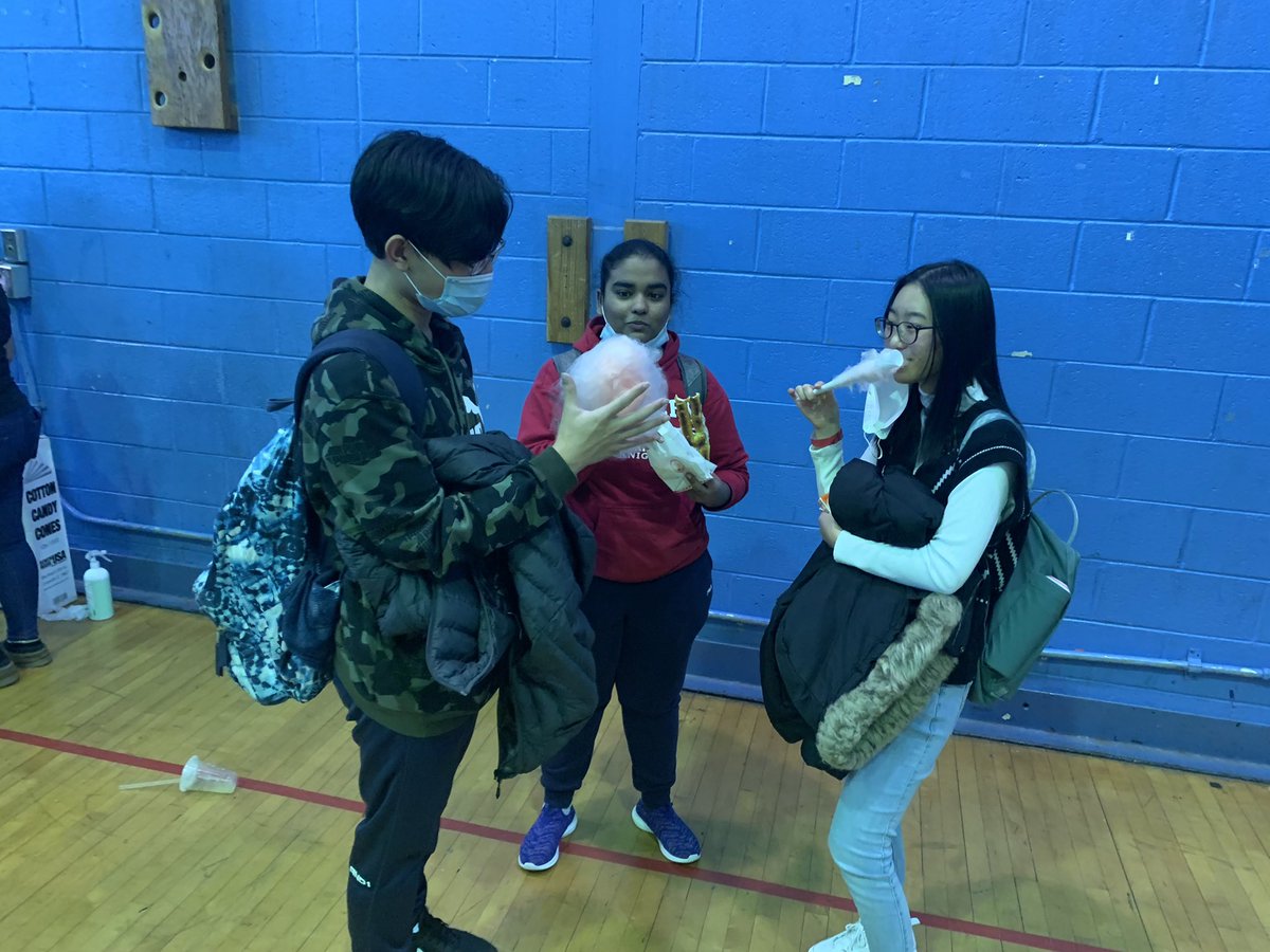 PitsakisClass's tweet photo. Counting down to the big #SuperBowl with a PBIS Super Bowl Event at @GdubEagles today! Students that collected 95 PBIS points from Jan.24 to Feb.4 were invited to have some food, fun, and rewatch the @Eagles win Super Bowl LII! Over 200 students attended!
#GDubMade #GDubStrong https://t.co/rQ158bN4eP