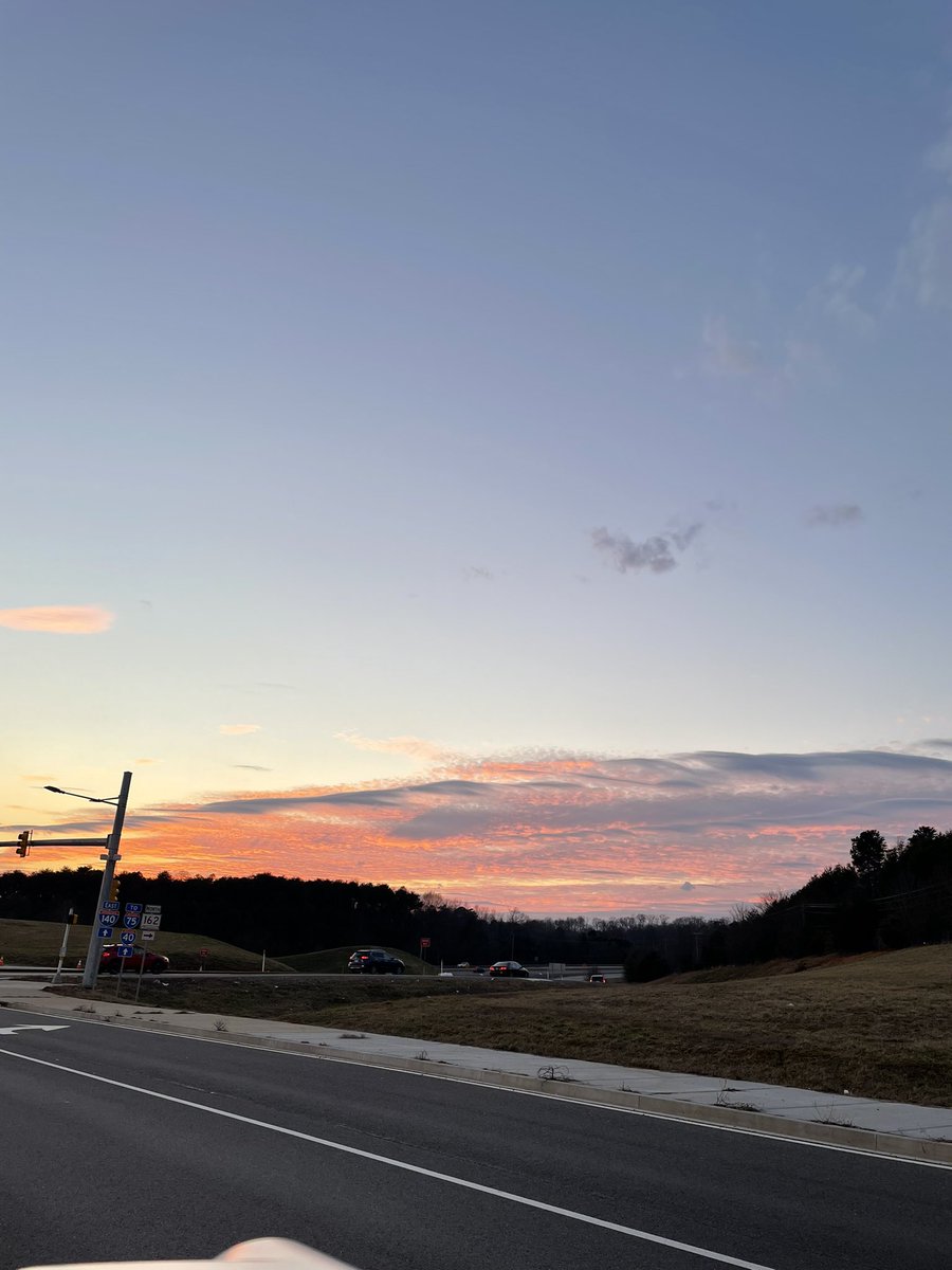 jessallen802's tweet photo. A pretty sunset to end a pretty tough day at work, thinking about who the world lost one year ago tomorrow. Thinking about you every day, Stan. Our hearts are still broken for you. All we can do is do the best for you ❤️💙 #LLSTAN https://t.co/An6XThGYid