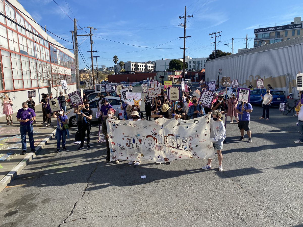 seiu1021's tweet photo. Four days in to the #ccaartstrike energy is higher than ever, as chapter secretary Amber Bales fires up the crowd! @sfoakunite  @CCAAdjunctUnion https://t.co/IKguaAiXrL