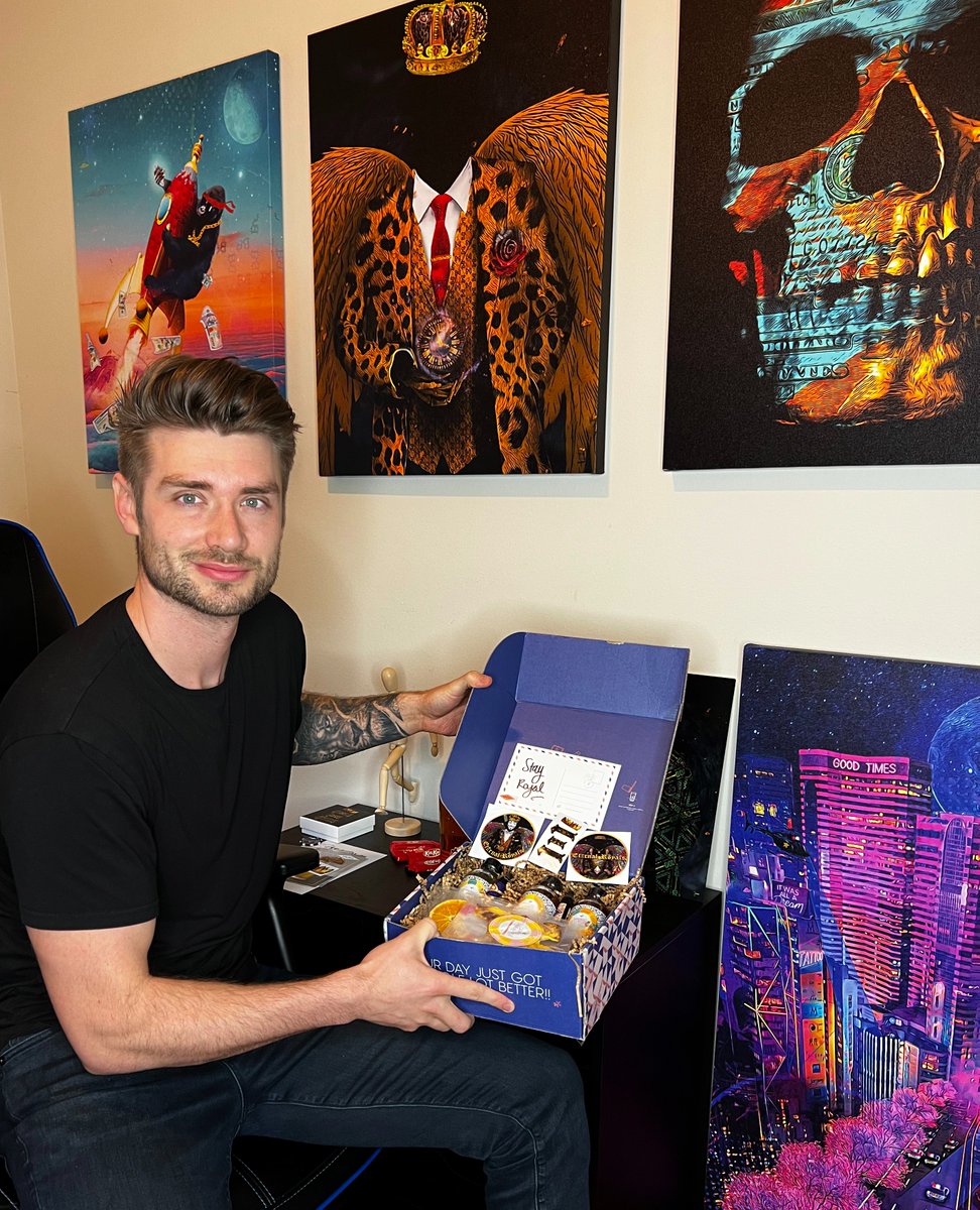 Royal Cocktail Hour is around the corner! 

Looking forward to cracking open a few of these bottles in the <a href="/jollyhourbox/">thejollyhour</a> and hanging with some <a href="/EternalRoyals_/">Eternal Royals 👑</a> 

Thank you @Cryptosurfer325 for setting this up event!

Cheers everyone!🥃