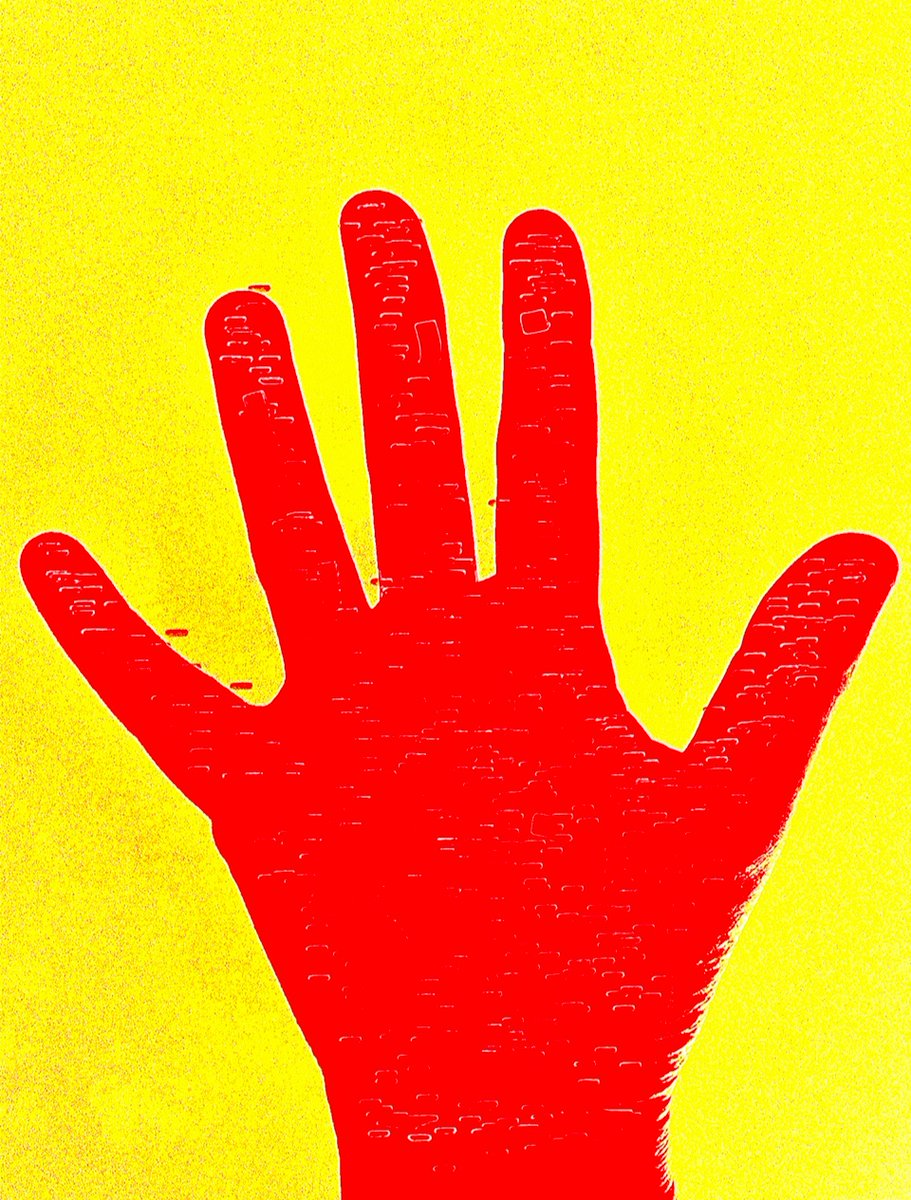 I raise my red hand in solidarity with #childsoldiers. #Children should never be used in war. #RedHandDay2022 #RaiseYourRed @1612Watchlist 
 
Photo: My hand  through iPhone lense and paint app.