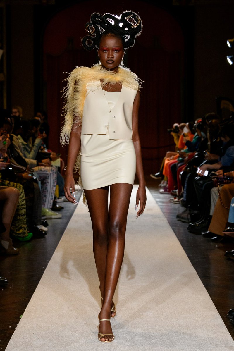 fashHUN_'s tweet photo. Tia Adeola F/W 2022 

for the hot girls, no? https://t.co/L260v7diAQ