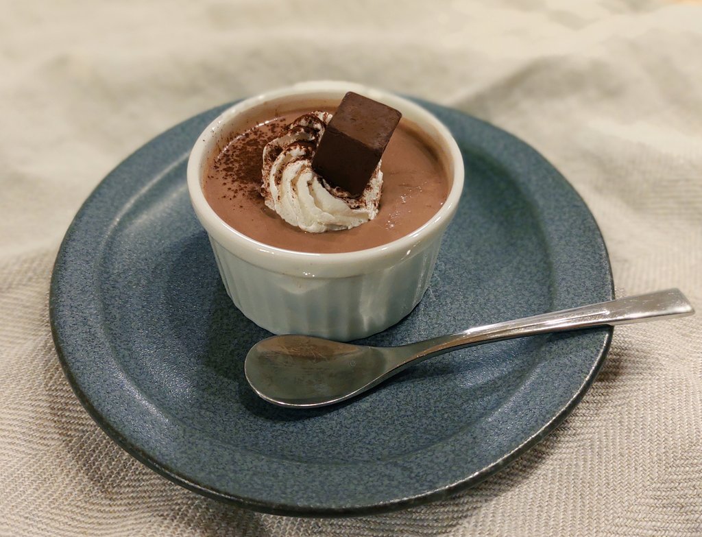 今日、諸事情により、このチョコレートプリンを作って職場に持っていっ
