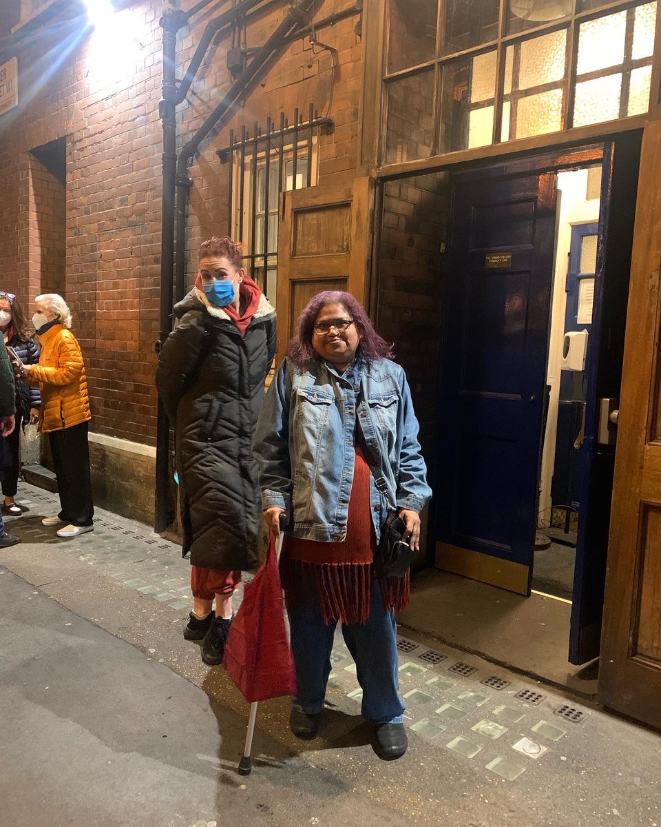 Sherrymeesh's tweet photo. @GNicoleUK thank you for being so sweet to me tonight and agreeing to take a photo I really do appreciate it also you are one talented bunny I was so happy to hear your lovely singing voice again (pippin/now) hopefully see you on the 7th March. https://t.co/3ChzOd0L34