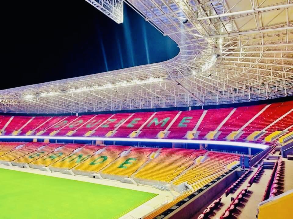 Fsfofficielle's tweet image. D’une capacité de 50.000 places, le tout nouveau stade du Sénégal sera inauguré le 22 février 2022 à Diamniadio. Bienvenue dans l’antre du lion. 🏟♥️