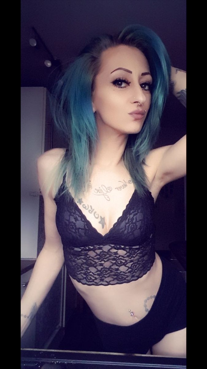 HotPrinci's tweet photo. Gute Nacht ihr Schlawiner😈 vielleicht braucht ihr noch ein bischen Ablenkung?😈🔥 folgt mir und abonniert mich auf #bestfans und #Fanseven die jeweiligen links setz ich in die Komentare 💧😈  #HotPrinci #selfmade #creator #darstellerin #amateur #leben #hot #twitter #follow https://t.co/vggsgfZ3nm