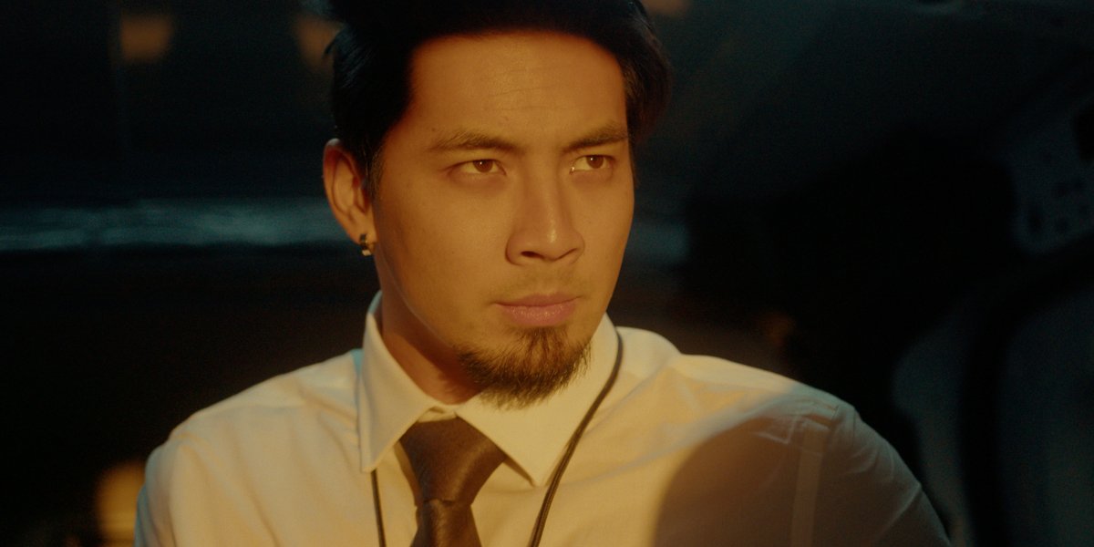 StephenSeanFord's tweet photo. #thealienwareupdate
BTS: Because of the super quick timeline of the shoot it was really important to work with a team of actors who are professional team players.
So naturally the multi-talented dude I chose to lead the cast is none other than @yoshi_sudarso. https://t.co/kxKEtn3qS8