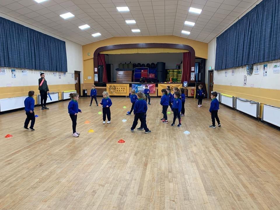 FKnocknagin's tweet photo. A massive thank you to @CFNIreland for funding this multisports programme and active kids for facilitating. We are half way through the 10week programme and it has been a great success. The children are learning key sporting skills while having great fun. ⚽️🏒🏀🤸🏻‍♂️🤾🏻 https://t.co/WJvOqj253a
