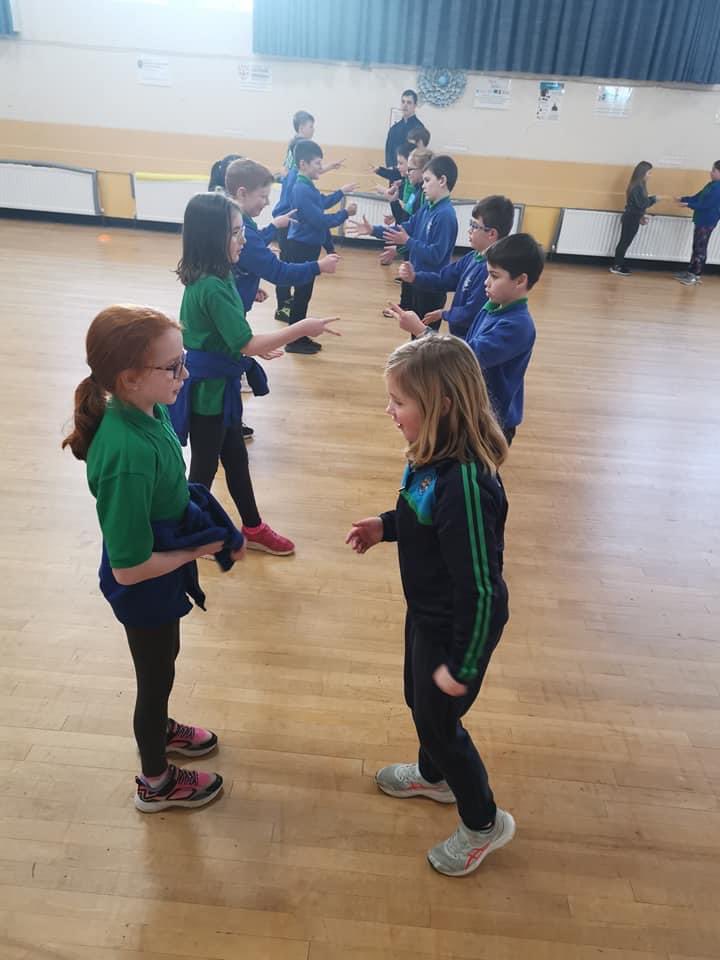 FKnocknagin's tweet photo. A massive thank you to @CFNIreland for funding this multisports programme and active kids for facilitating. We are half way through the 10week programme and it has been a great success. The children are learning key sporting skills while having great fun. ⚽️🏒🏀🤸🏻‍♂️🤾🏻 https://t.co/WJvOqj253a