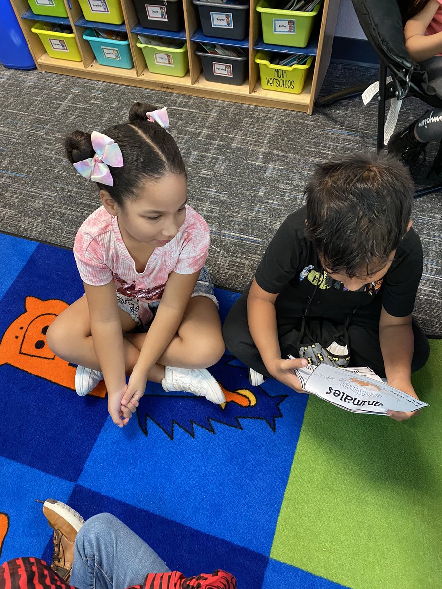 mslanderos03's tweet photo. Thank you @MrsRodriguezC for letting us read to your class 💕 students enjoyed sharing their writing project! @CarrollFISD https://t.co/dAX3bHfTn5