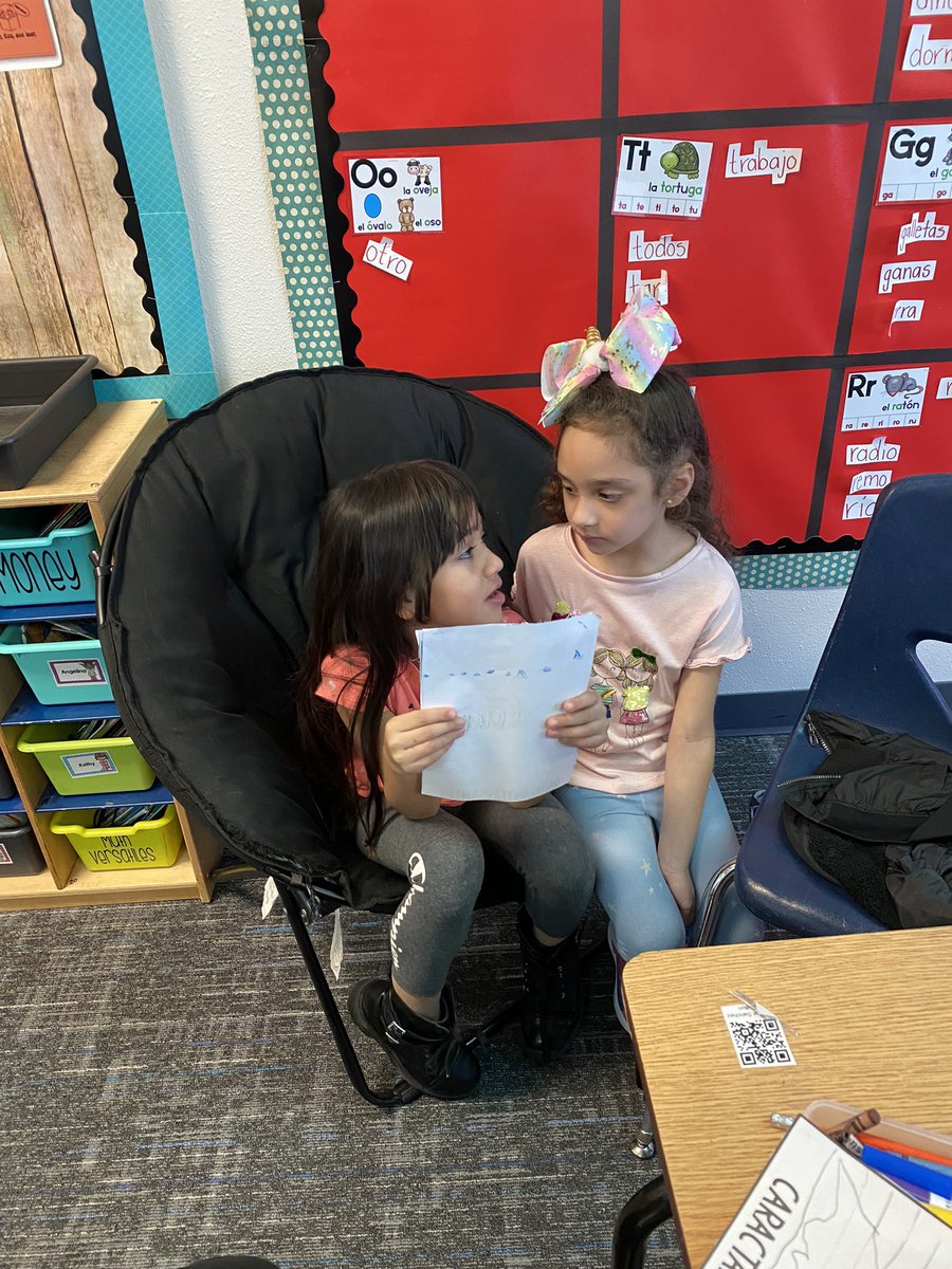 mslanderos03's tweet photo. Thank you @MrsRodriguezC for letting us read to your class 💕 students enjoyed sharing their writing project! @CarrollFISD https://t.co/dAX3bHfTn5