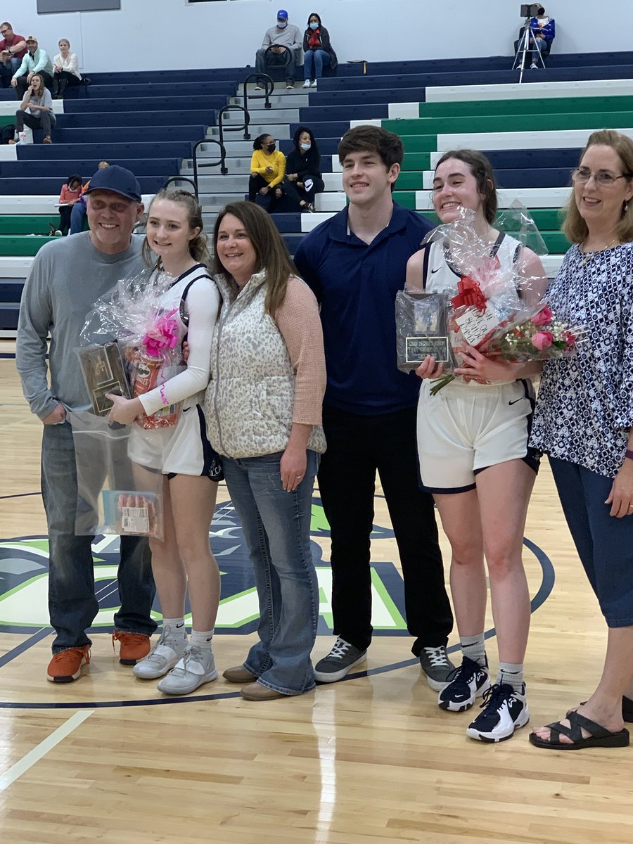 indianlandgbb1's tweet photo. Senior night was very successful!! ⁦@LCAAthletics1⁩ ⁦@legion_academy⁩ ⁦@legion_bb⁩ https://t.co/7sSYBx0BRT