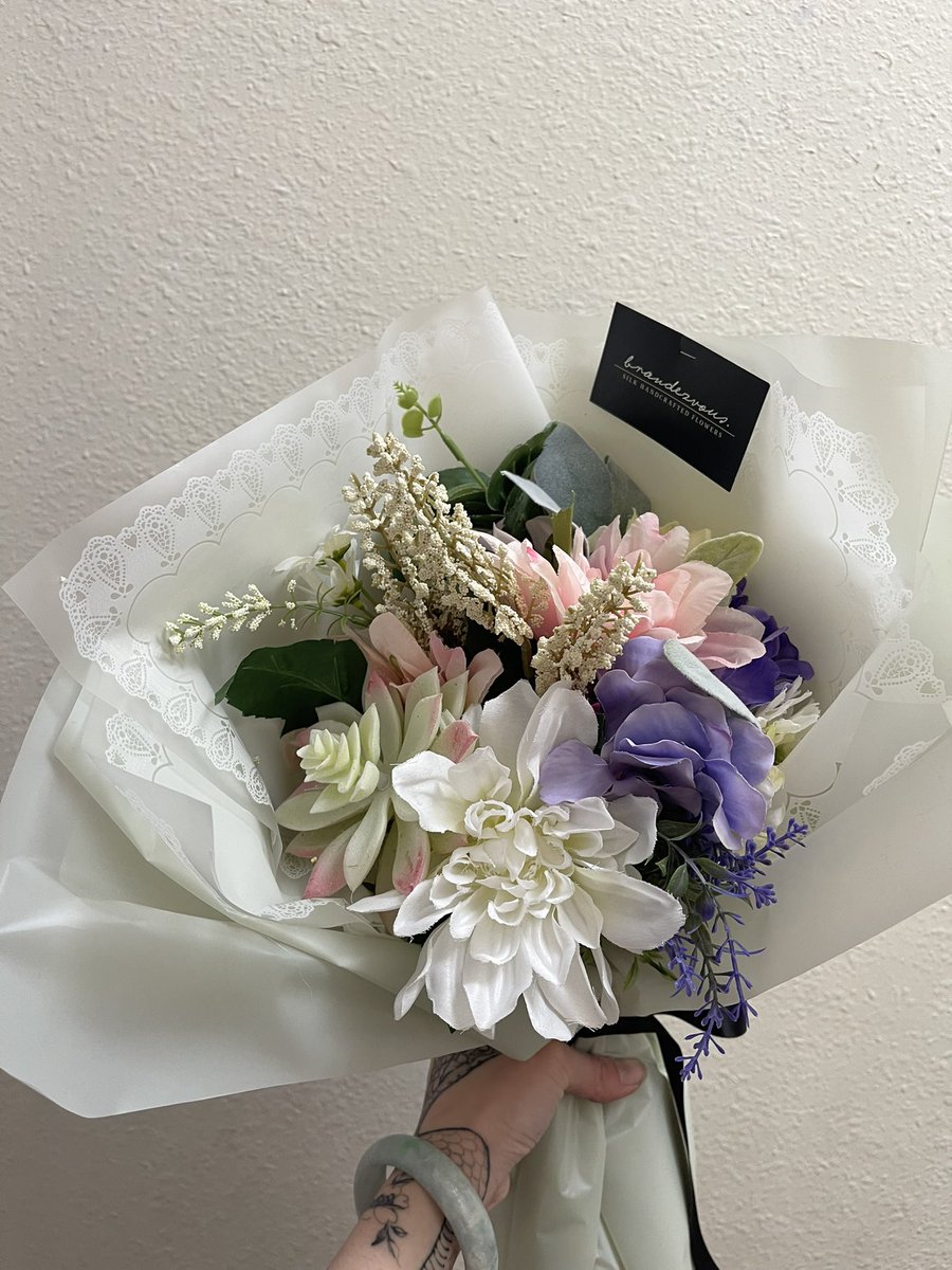 orders are available for walk-in/ pick up! first come first serve basis, please DM for what is available! (: thank you to all who supported my business this year happy vday💙