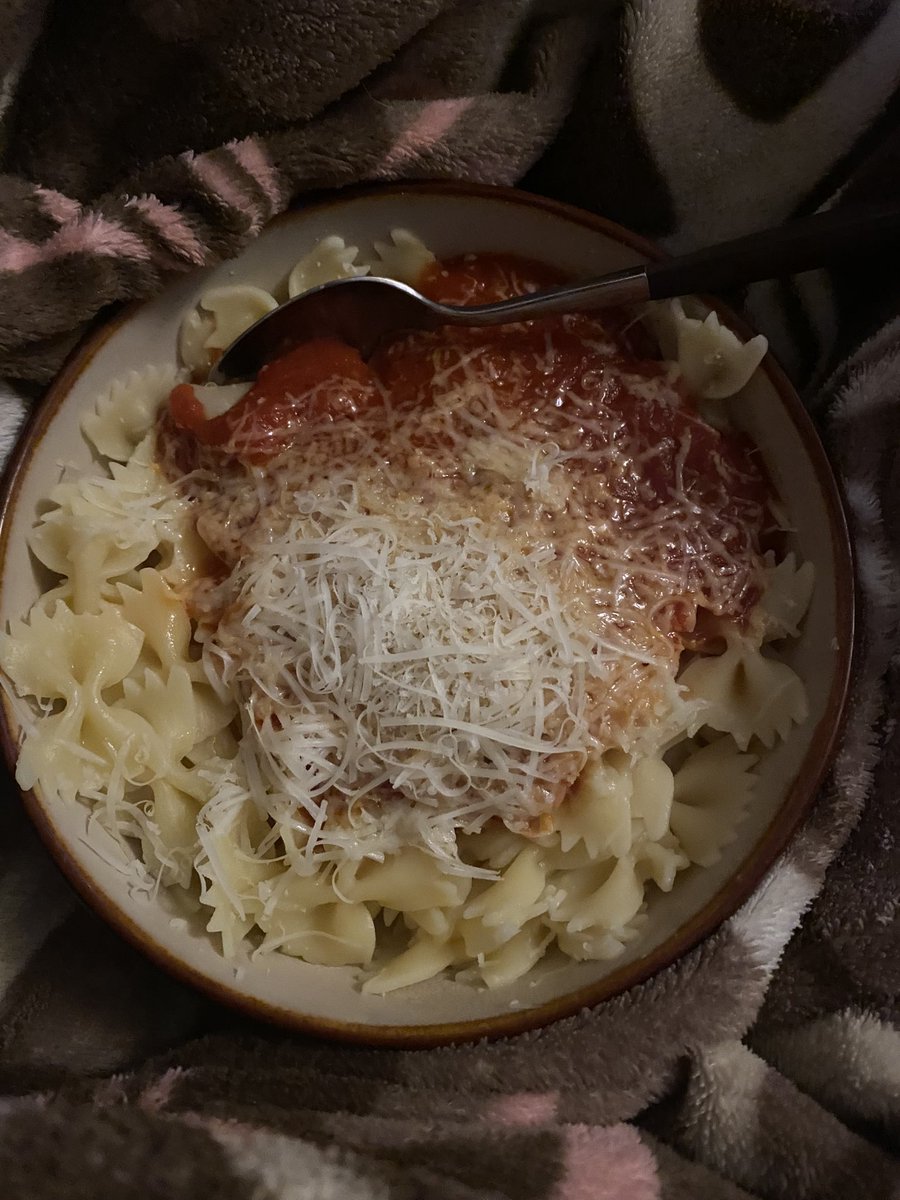 Flutter_firefly's tweet image. I MADE PASTA!! I ACCIDENTALLY FORGOT TO SET THE TIMER SO THE NOODLES ARE OVERCOOKED A BIT BUT THATS OKAY IT STILL TASTES V GOOD!!! -SUNNY
