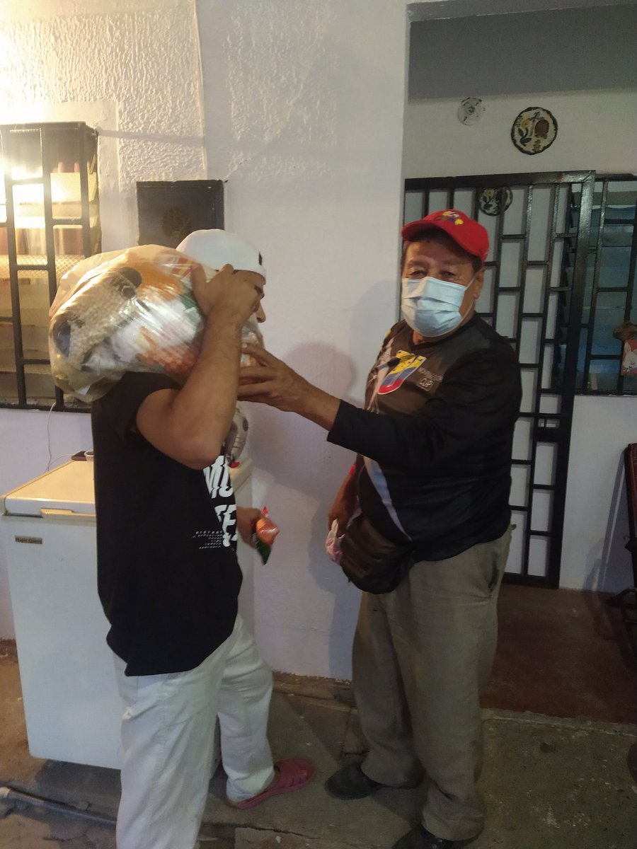 Claplastiendit1's tweet photo. #SoyComunicadorClap 495 Familias de 3 Comunidades del Municipio Pedro Maria Ureña #Claplastienditas reciben la bolsa de alimentación Gracias al trabajo que se viene realizando el Gobierno Bolivariano
@FreddyBernal @BermudezJoseA @carrilloalcald1 @JosuMaldonado13 @arguelloyepfri https://t.co/xFpyCaNk1E
