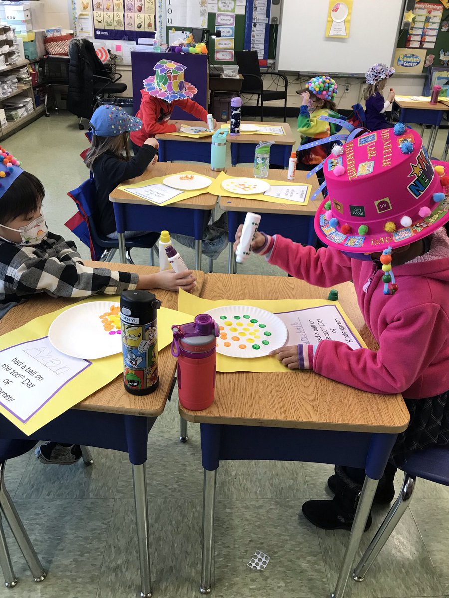 MrsPaolisStars's tweet photo. 100th day of school fun! https://t.co/Tfx8rXOlnS