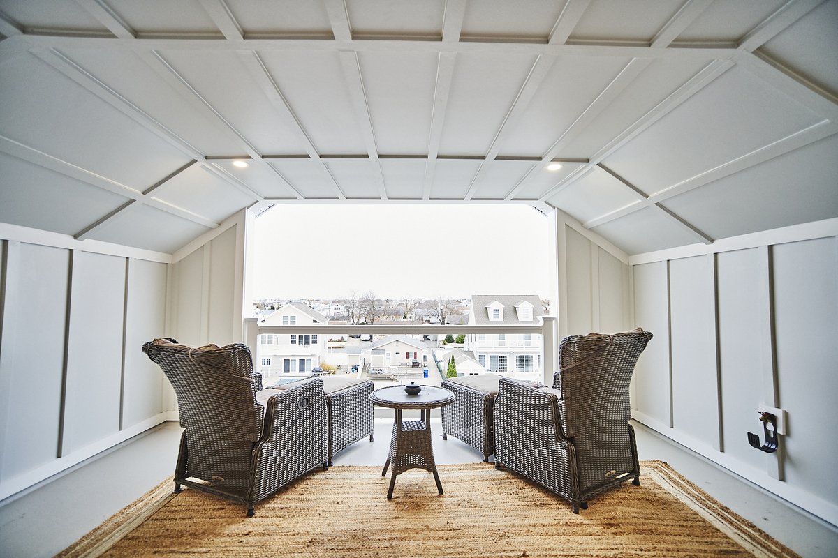 OfficialMetrie's tweet photo. Doesn't this room make you want to put your feet up and just relax... Stunning design with a great lookout, that's what we'd call "raising the VUE"
Credits: @vuenj @waterfrontfarmhouse @Vda_designs
#metriesighting #millwork #moulding #interiordesign #DIY #metrie https://t.co/FvAOOJQukW