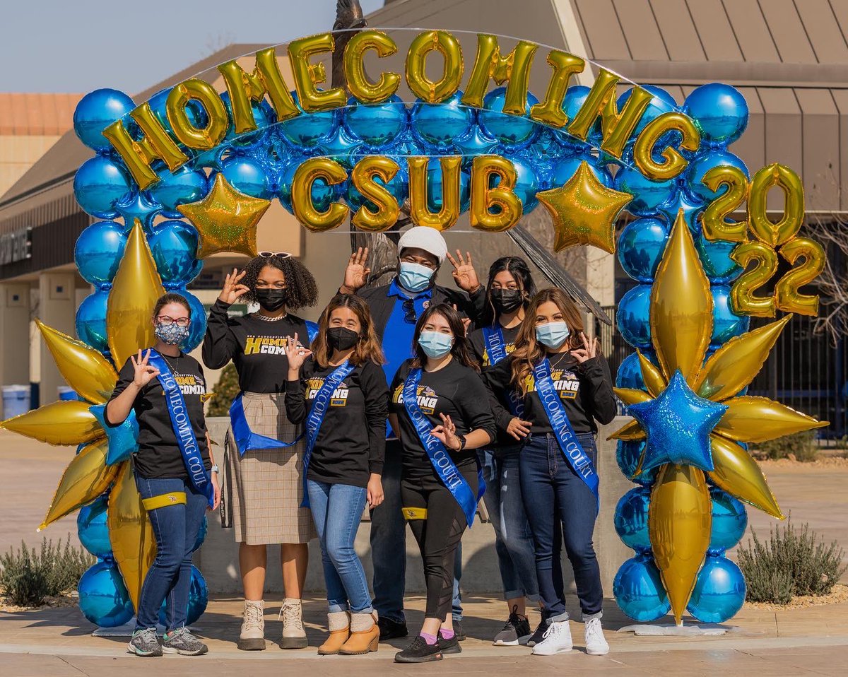 CSUBakersfield's tweet photo. #ThankYou @CSUBProgramming and @CSUBspirit for hosting today’s Drive-Thru Spirit Day! 💙💛🥳

Homecoming game:
@CSUB_MBB vs. CSU Northridge
Saturday, Feb. 12 at 7 p.m.
📍Icardo Center

⚠️ Please note safety protocols will be in place at the game 😷
#CSUBhomecoming #RunnerPride https://t.co/cgrn1GcG3R