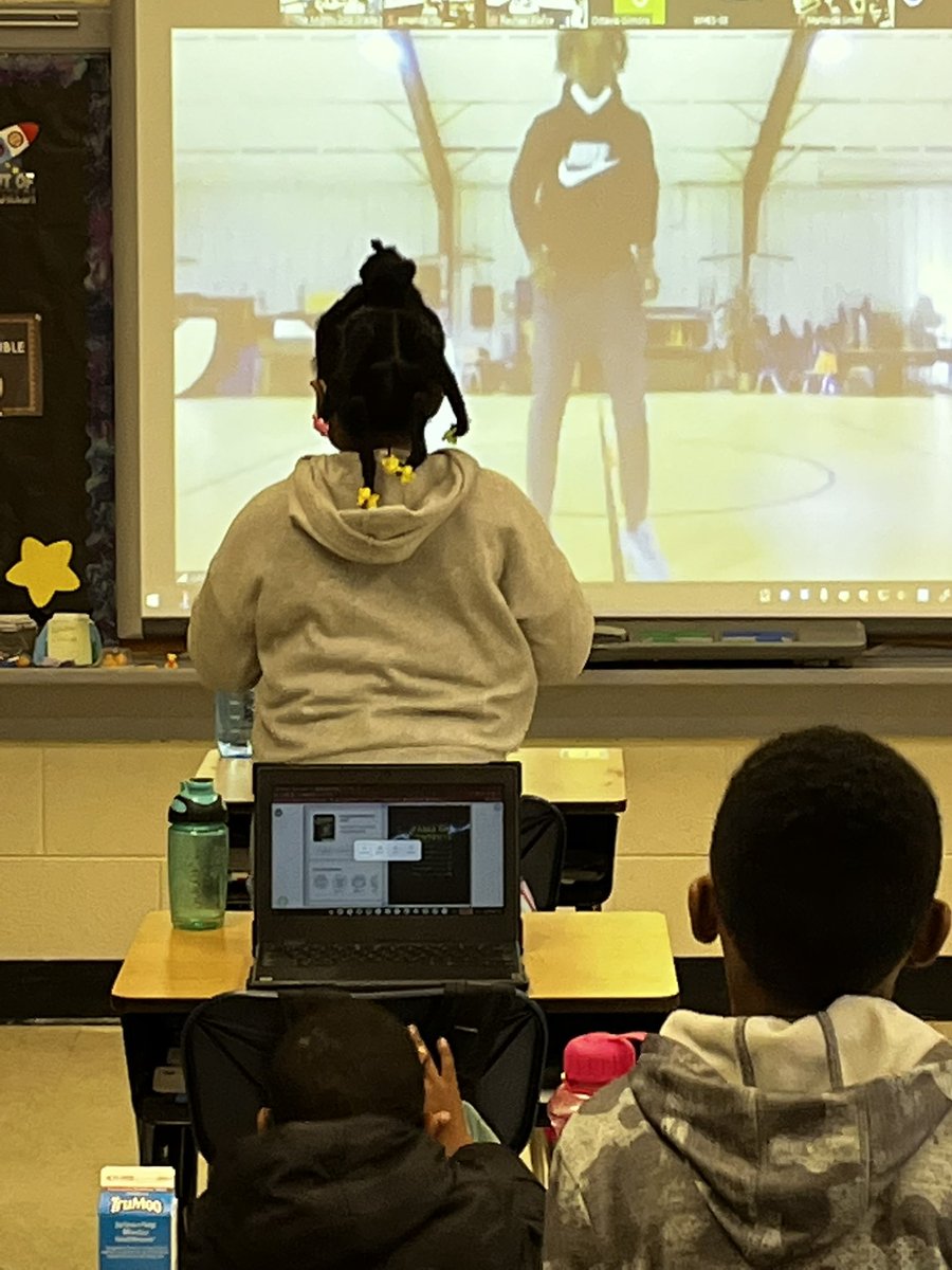 anewt74's tweet photo. Five Minute Fridays! @Dolphinville @PrincipalD17 @mrspobrien82 #wheswellness https://t.co/oCzbUKI99F